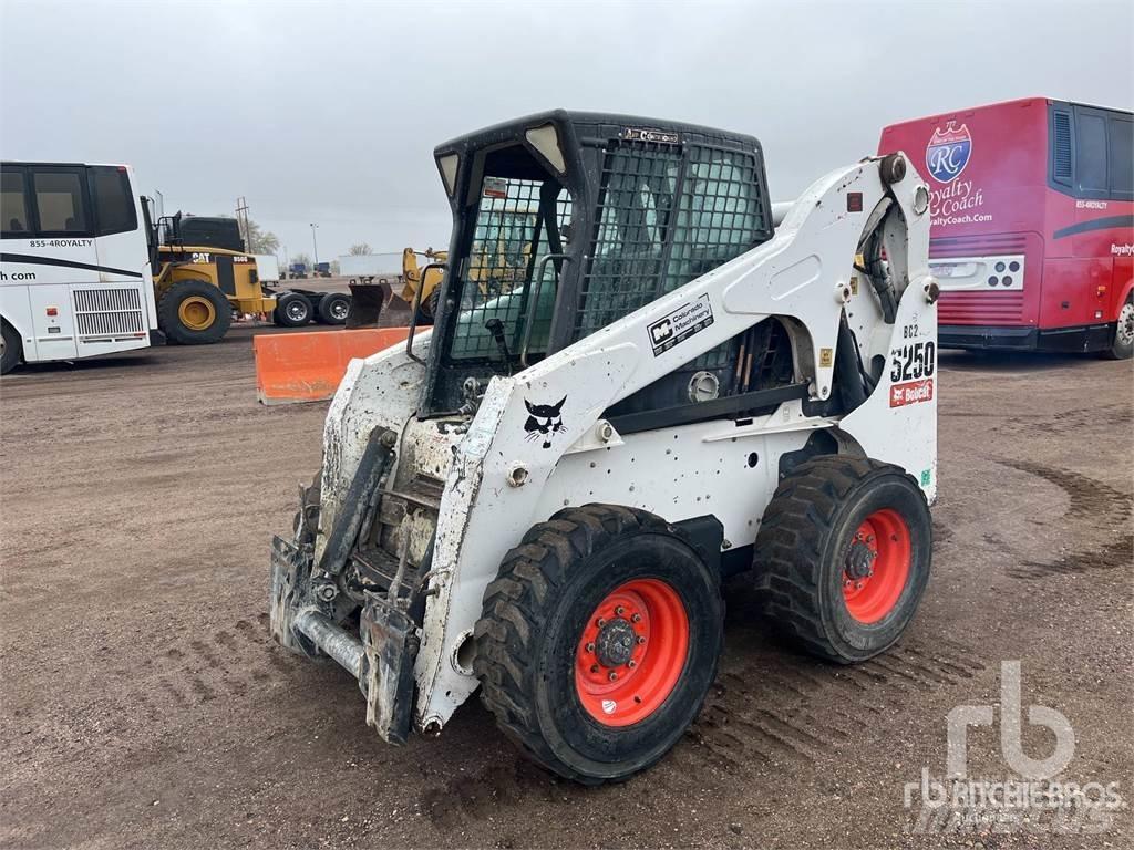 Bobcat S250 Мини товарачи
