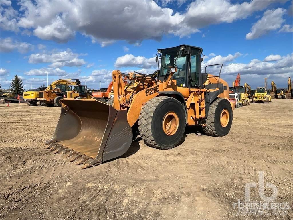 CASE 921E Колесни товарачи
