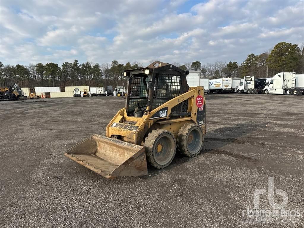 CAT 226 Мини товарачи
