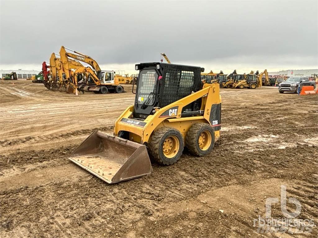 CAT 226 Мини товарачи
