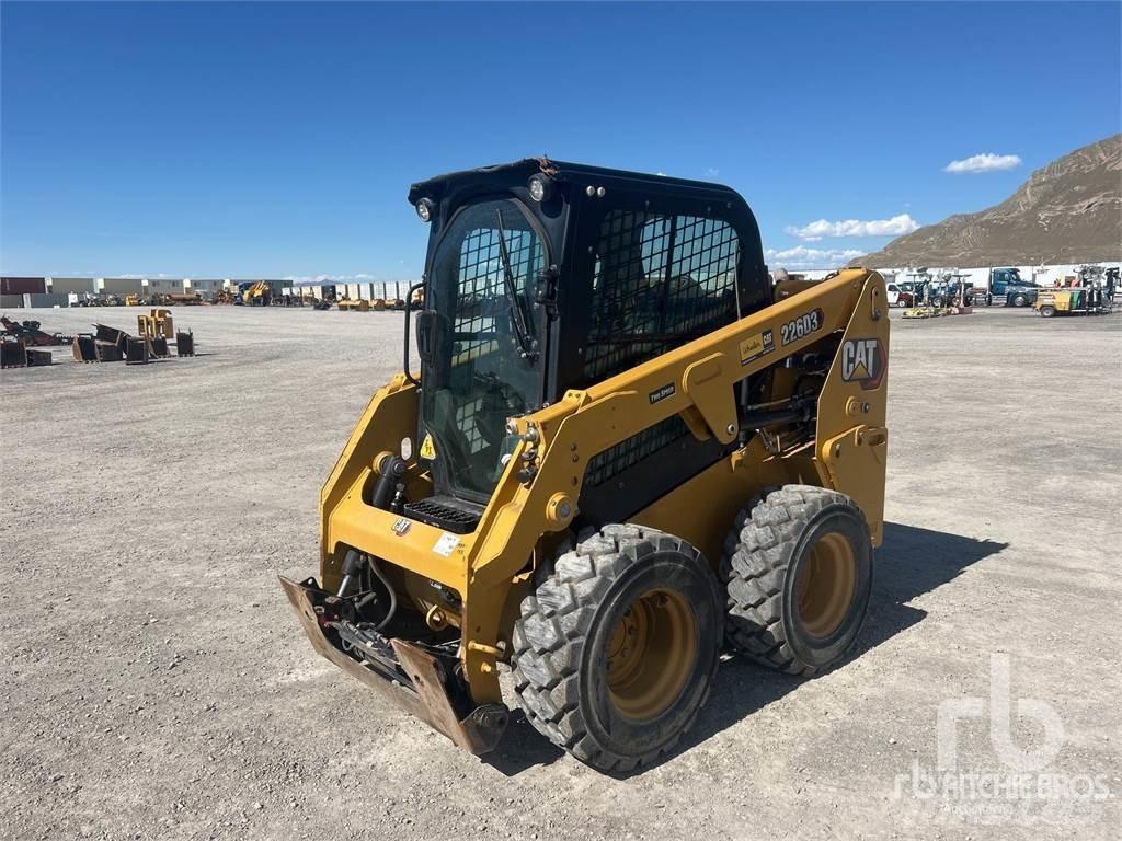 CAT 226D3 Мини товарачи
