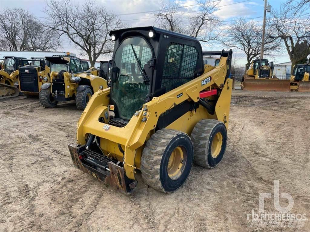 CAT 242D3 Мини товарачи
