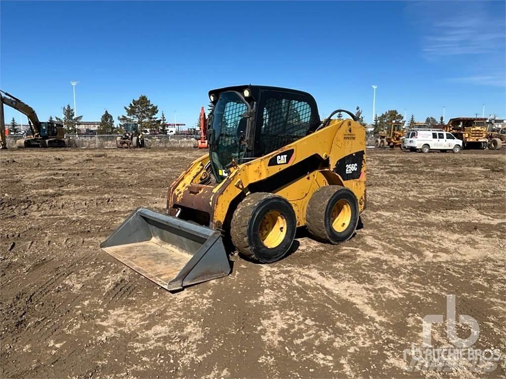 CAT 256C Мини товарачи
