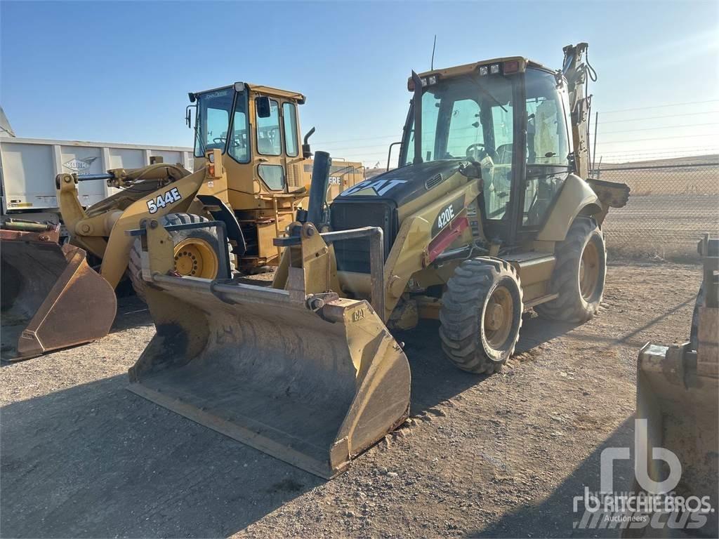 CAT 420E Товарач със заден ексватор