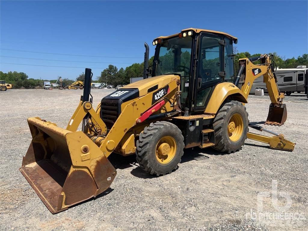 CAT 420F2 Товарач със заден ексватор