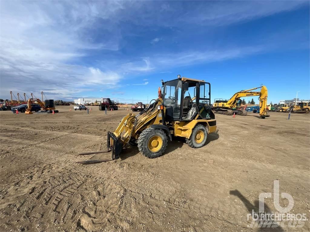 CAT 902 Колесни товарачи
