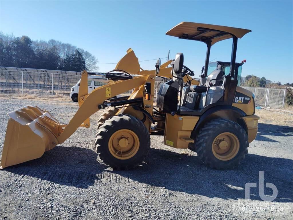CAT 902C2 Колесни товарачи
