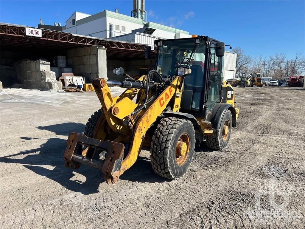 CAT 906M Колесни товарачи