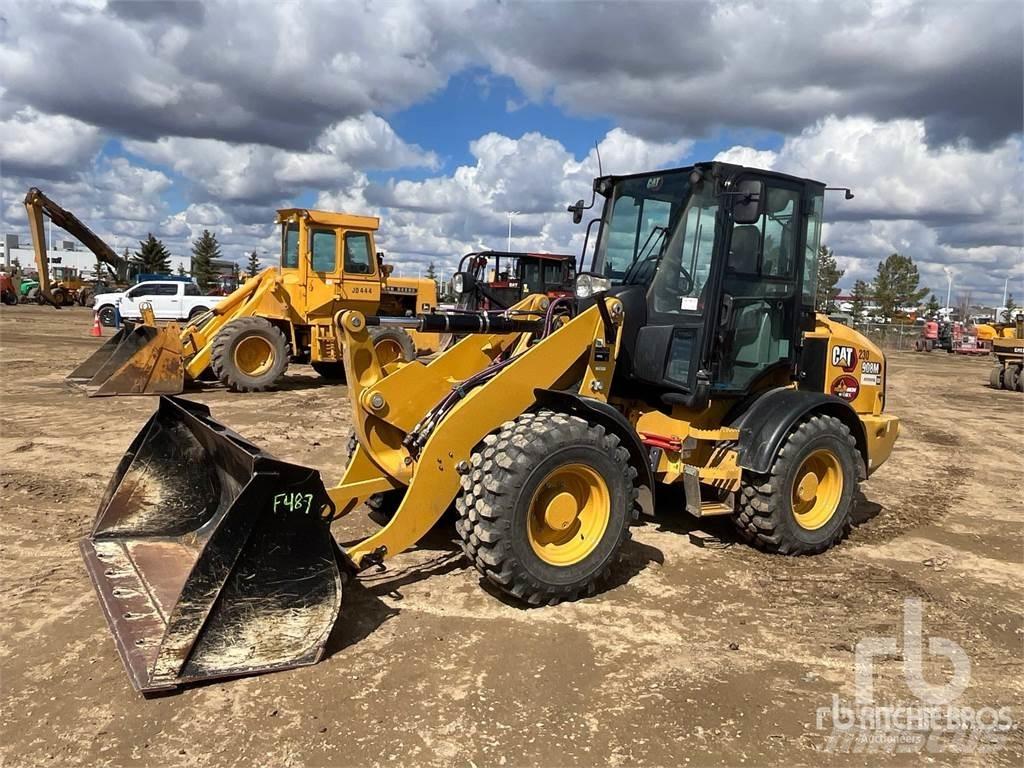 CAT 908M Колесни товарачи