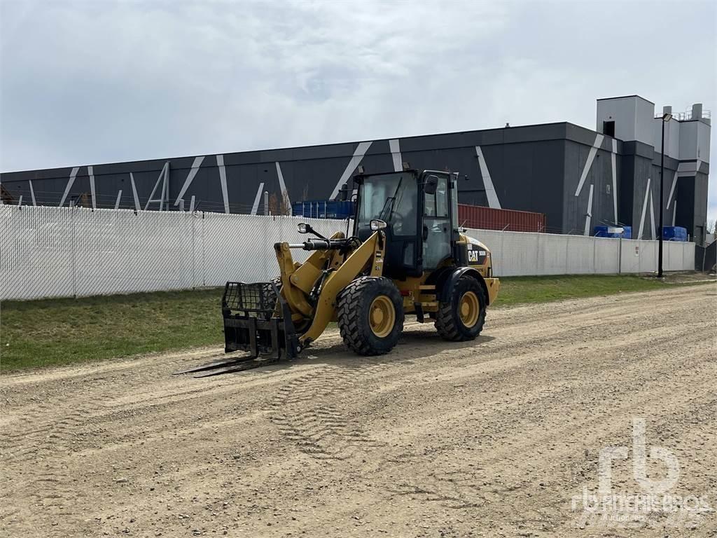 CAT 908M Колесни товарачи