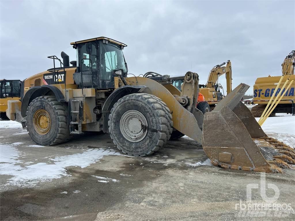 CAT 982M Колесни товарачи