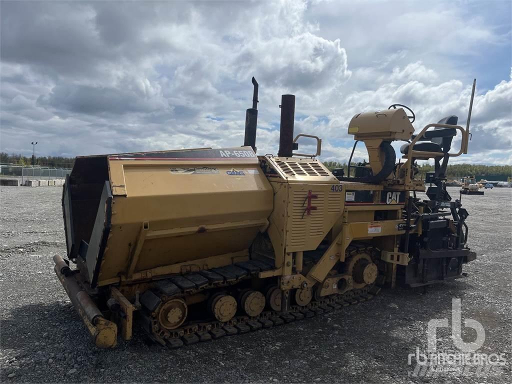 CAT AP-650B Машини за асфалт
