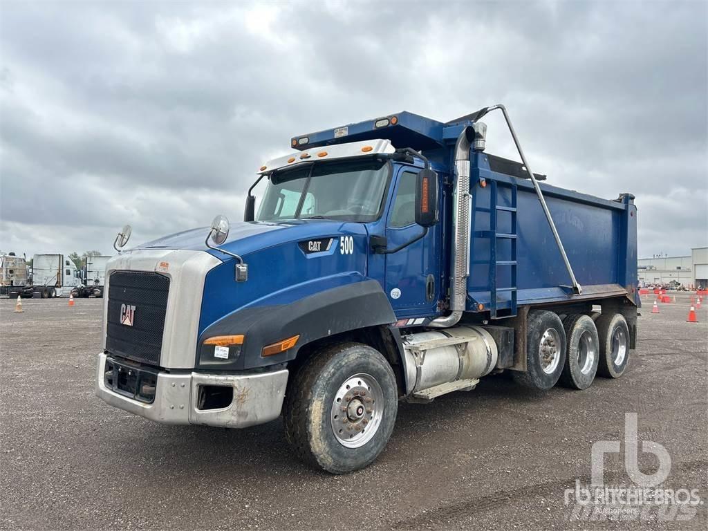 CAT CT660 Самосвал