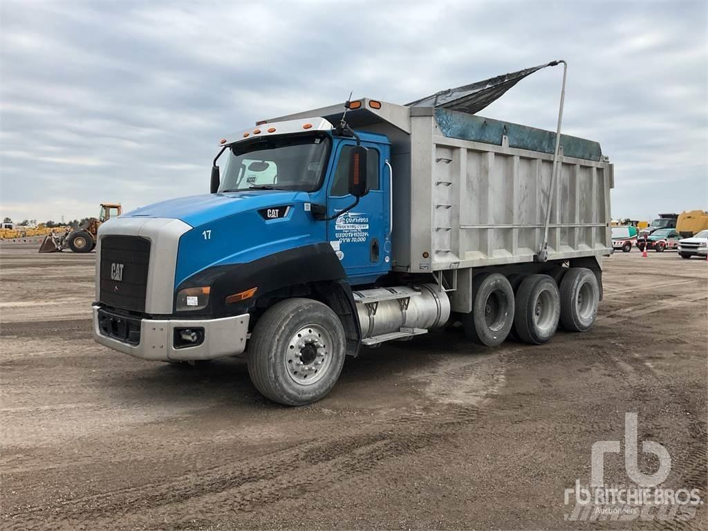 CAT CT660S Самосвал