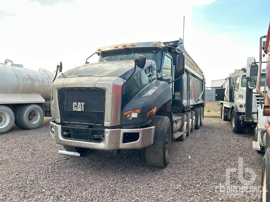 CAT CT660S Самосвал