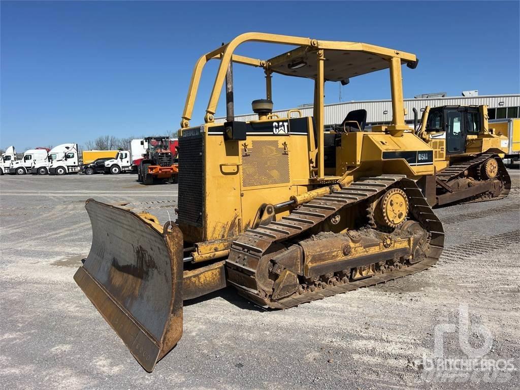 CAT D5MXL Верижни булдозери
