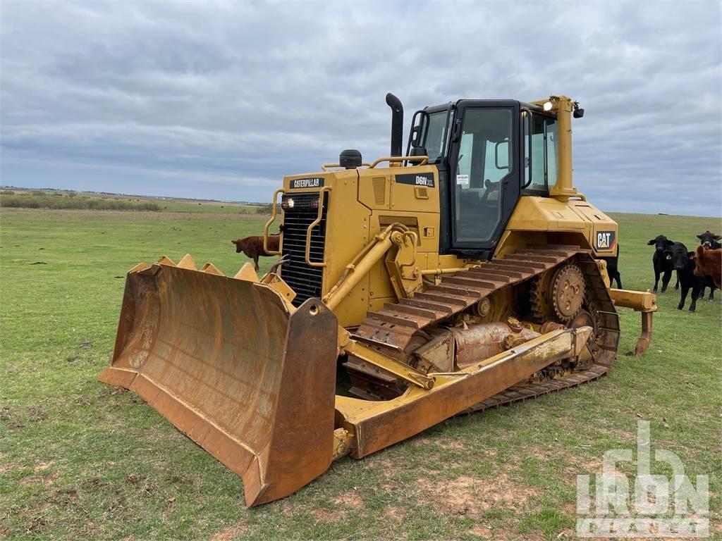 CAT D6N XL Верижни булдозери
