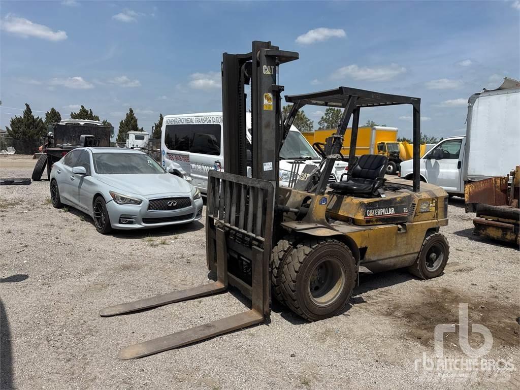 CAT DP40 Дизелови камиони