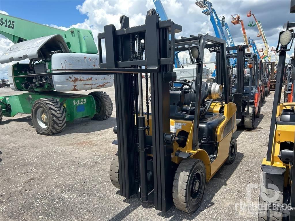CAT GP25N Дизелови камиони