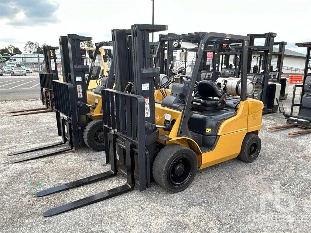 CAT GP30N Дизелови камиони