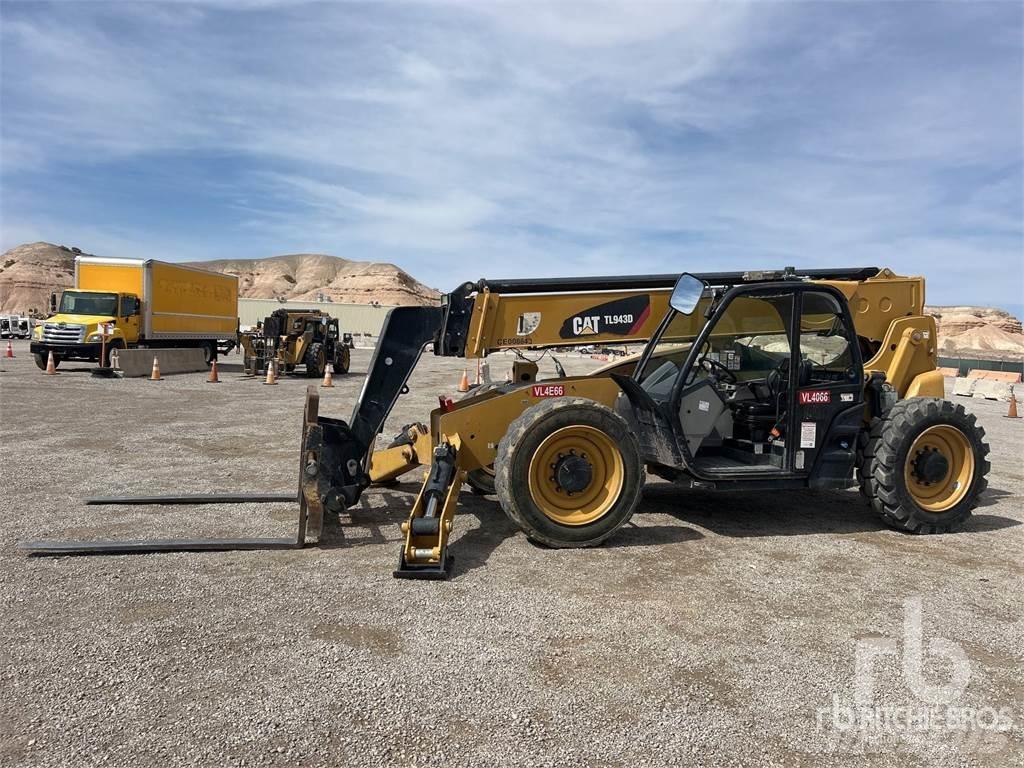 CAT TL943D Телескопични товарачи