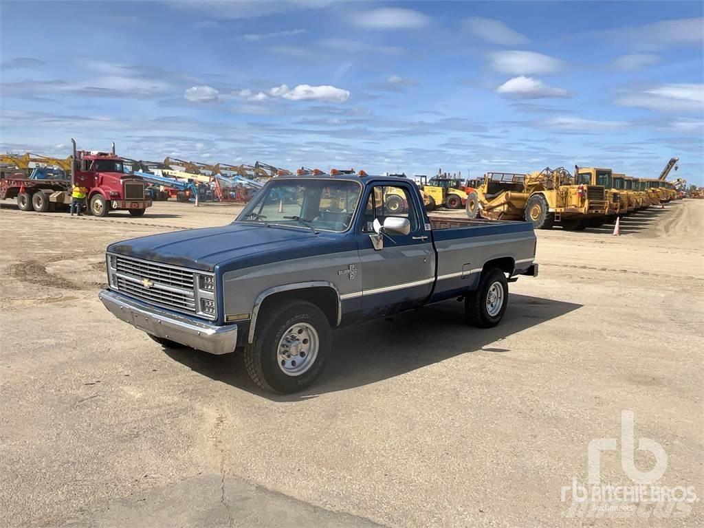 Chevrolet C10 Пикапи