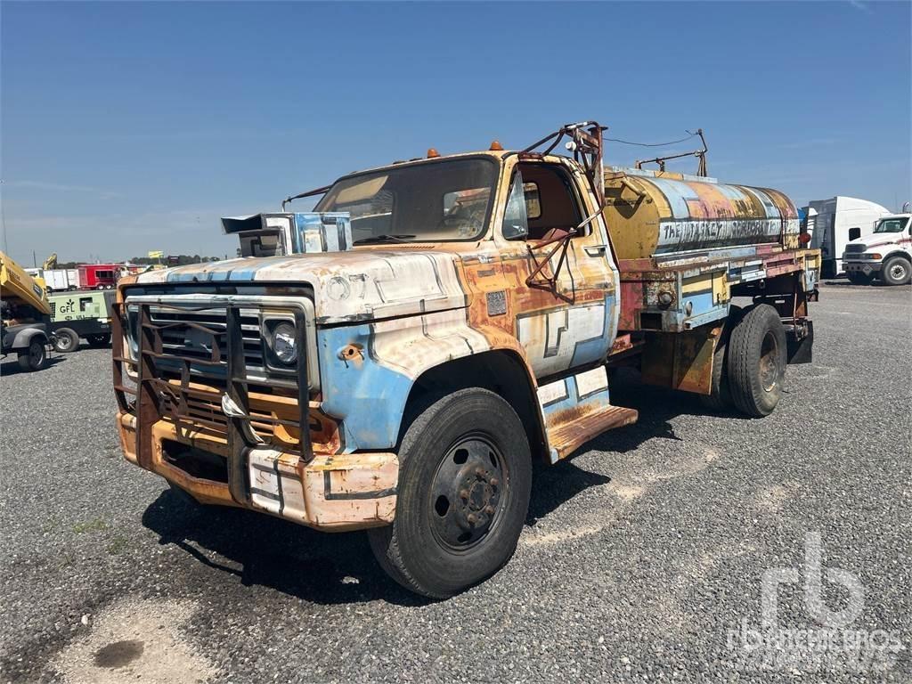 Chevrolet C60 Цистерни за вода
