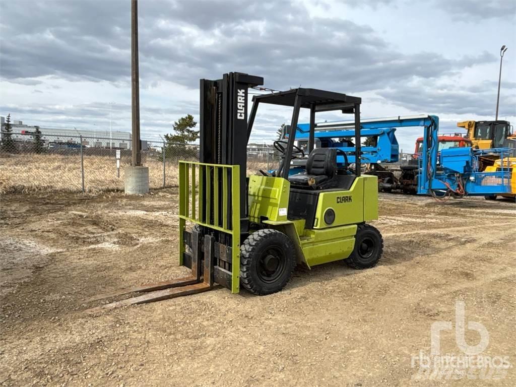 Clark GPS25MC Дизелови камиони