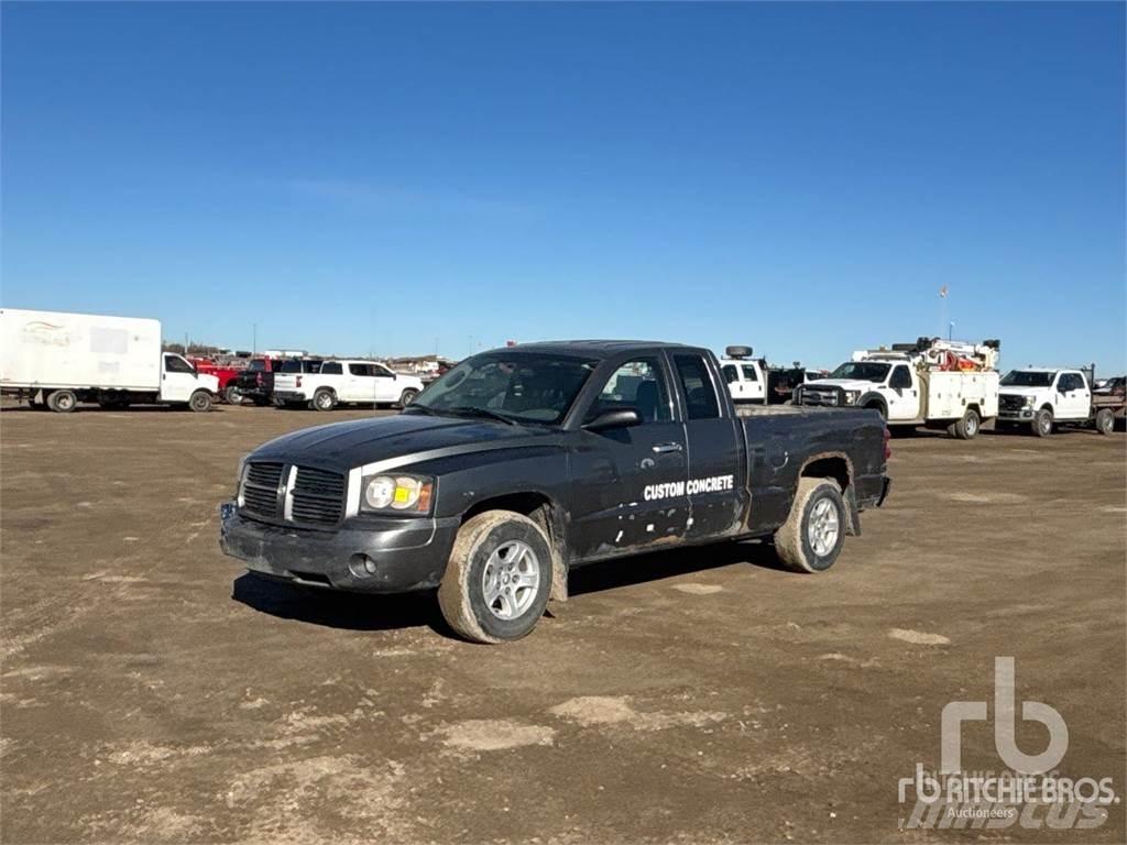 Dodge DAKOTA Пикапи