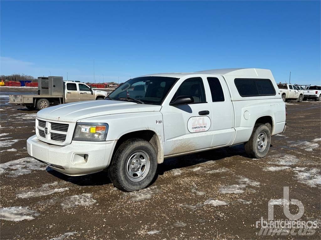Dodge DAKOTA Пикапи