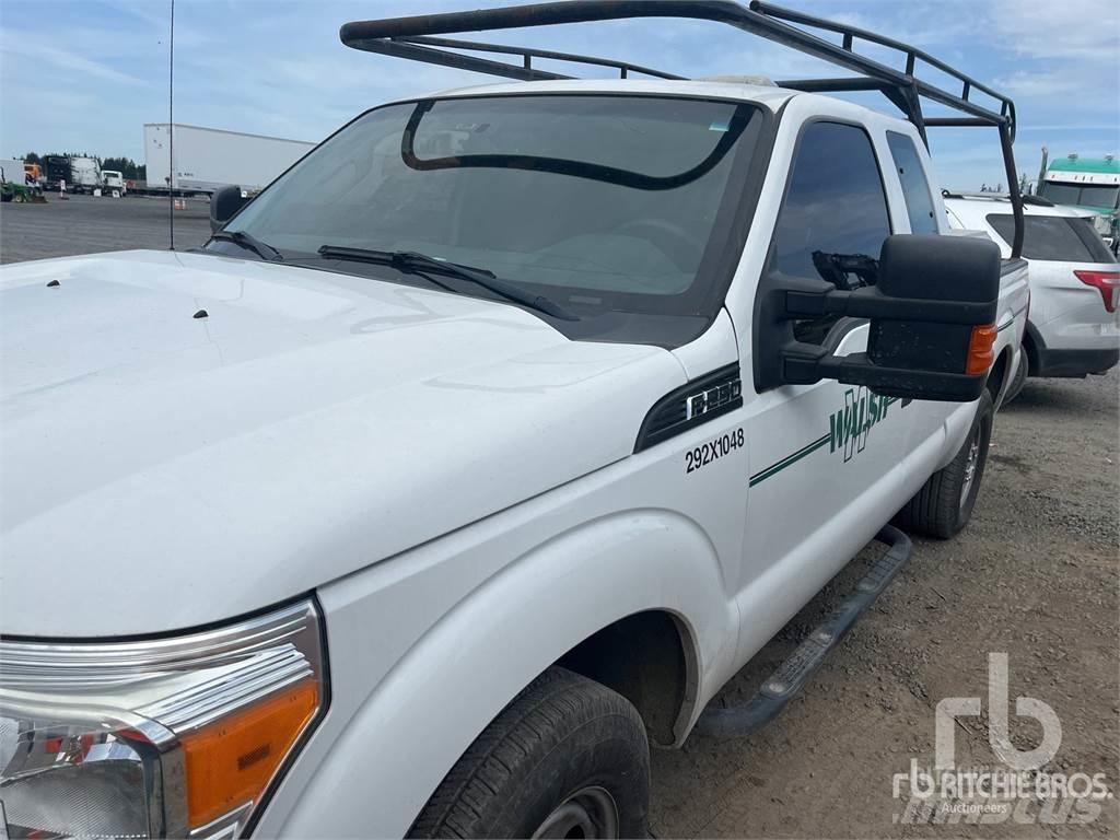 Ford F-250 Пикапи