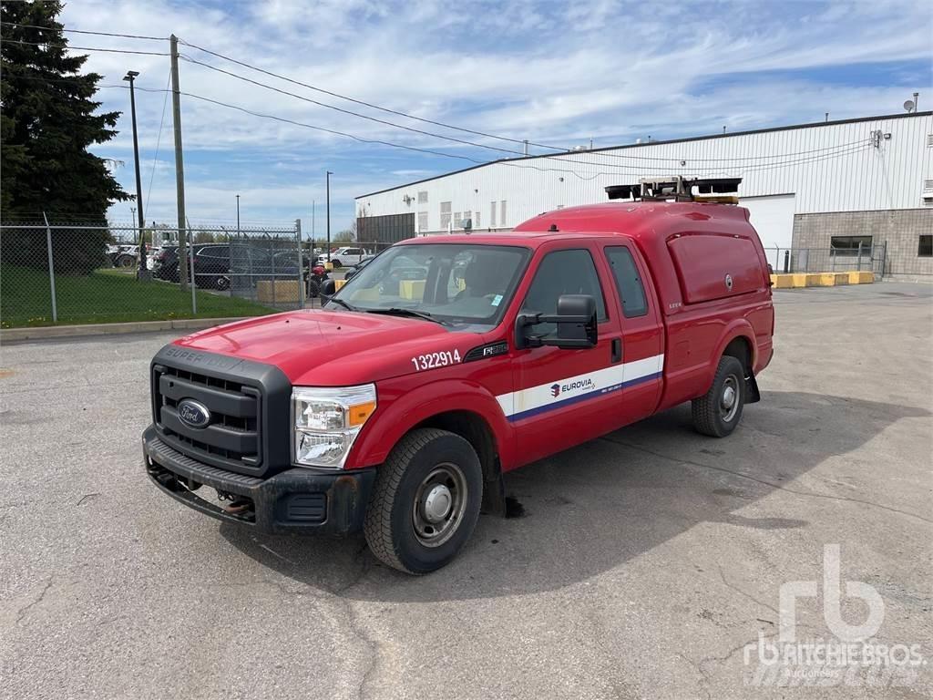 Ford F-250 Пикапи