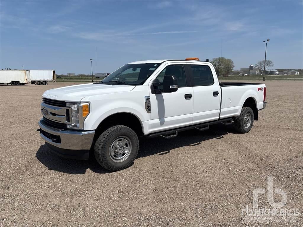 Ford F-250 Пикапи