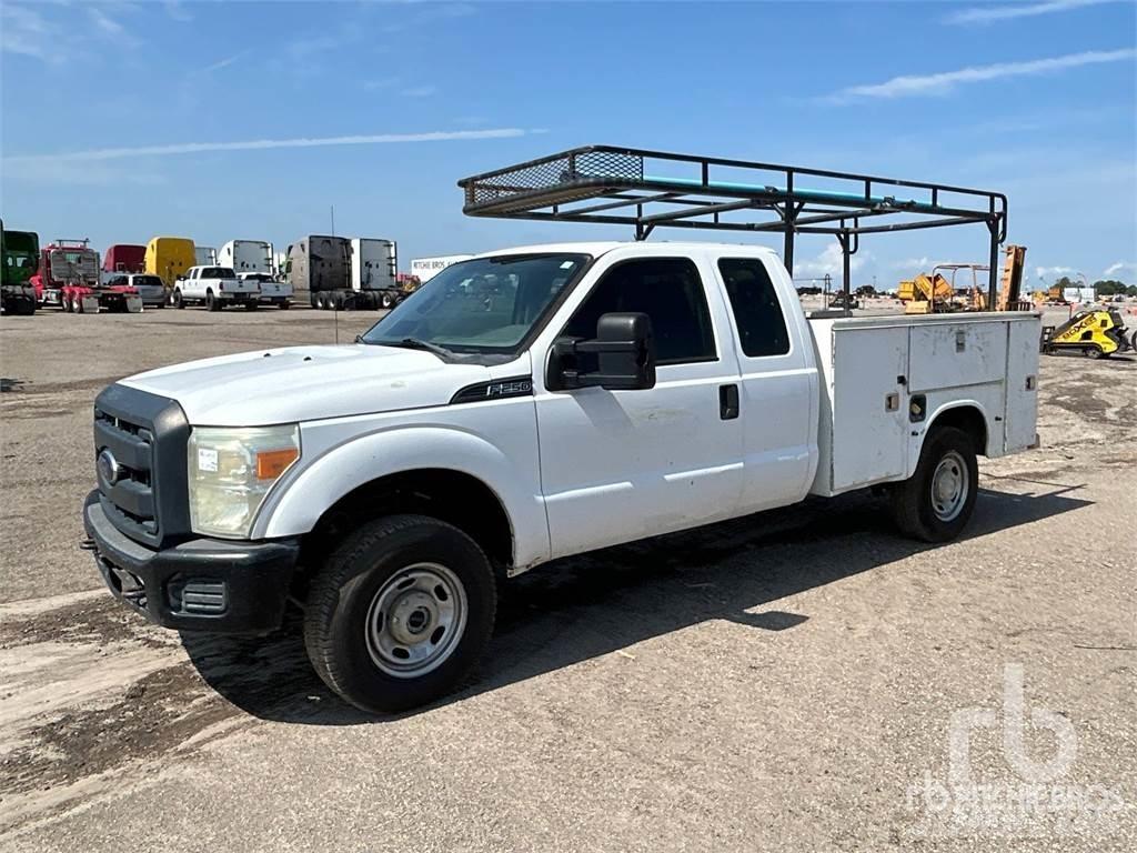 Ford F-250 Общински/универсални превозни средства
