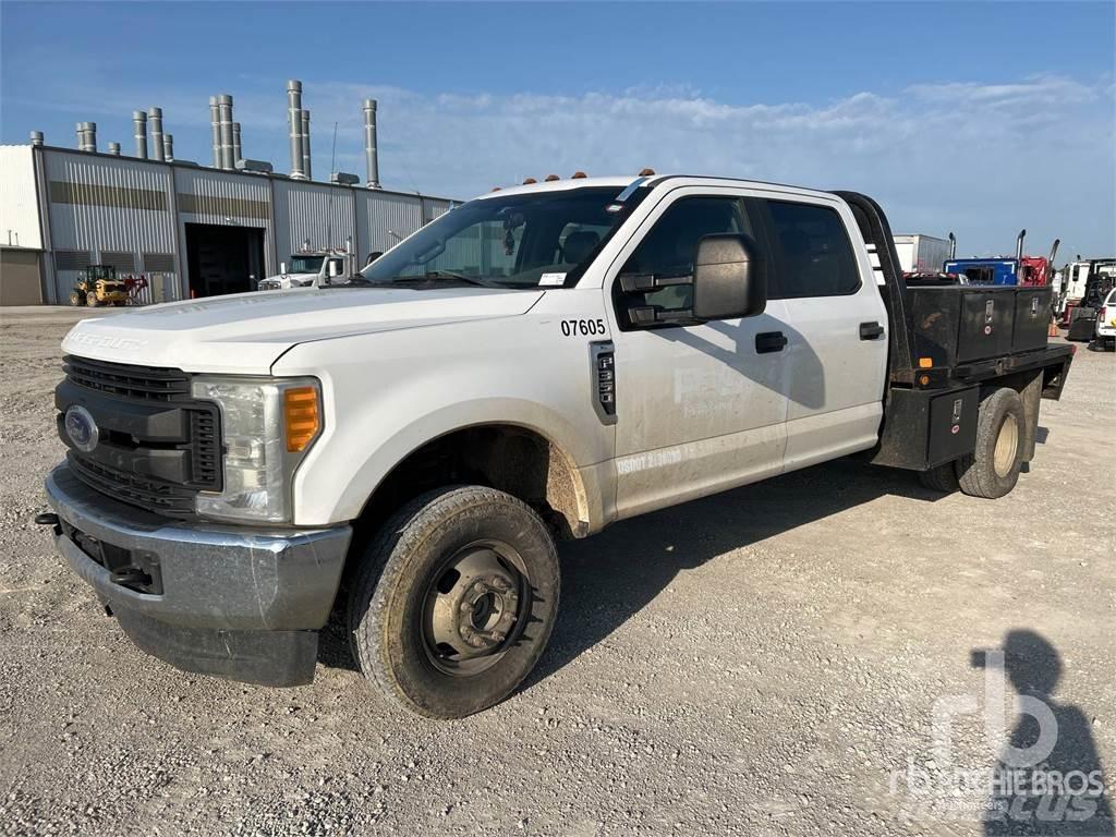 Ford F-350 Общински/универсални превозни средства
