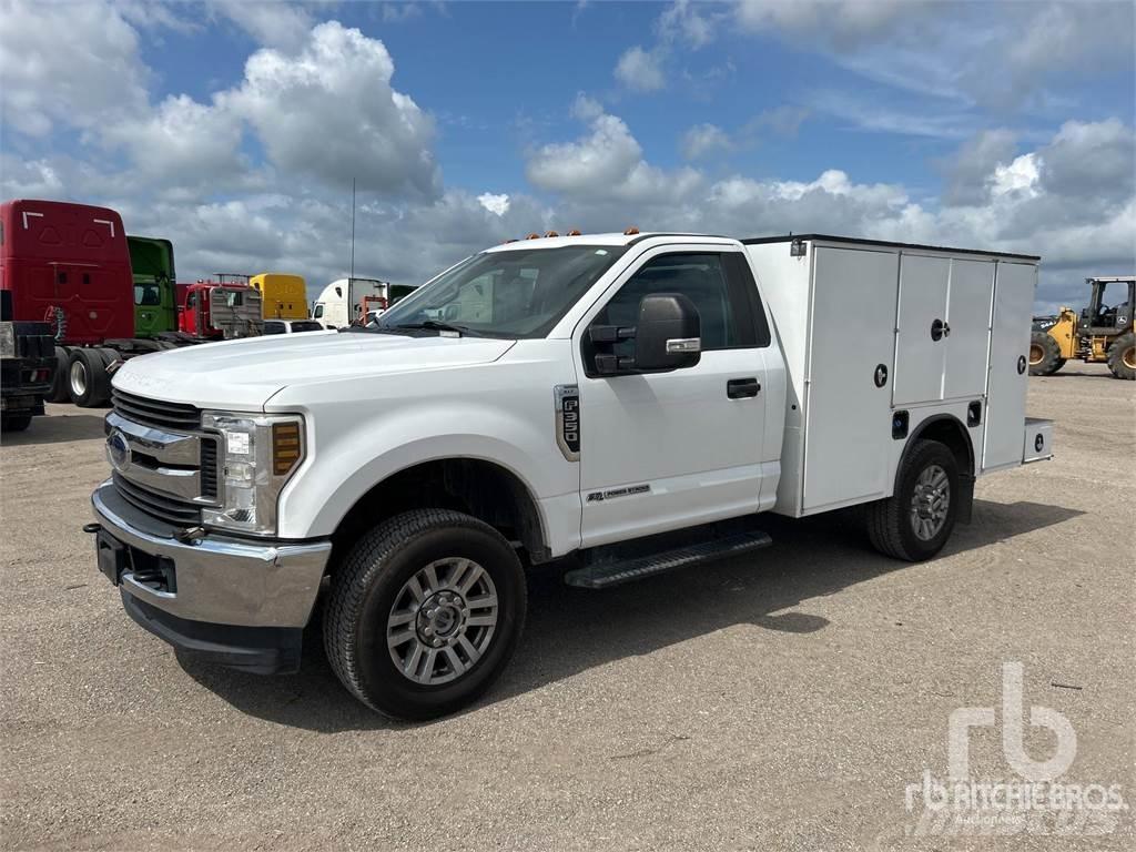 Ford F-350 Общински/универсални превозни средства
