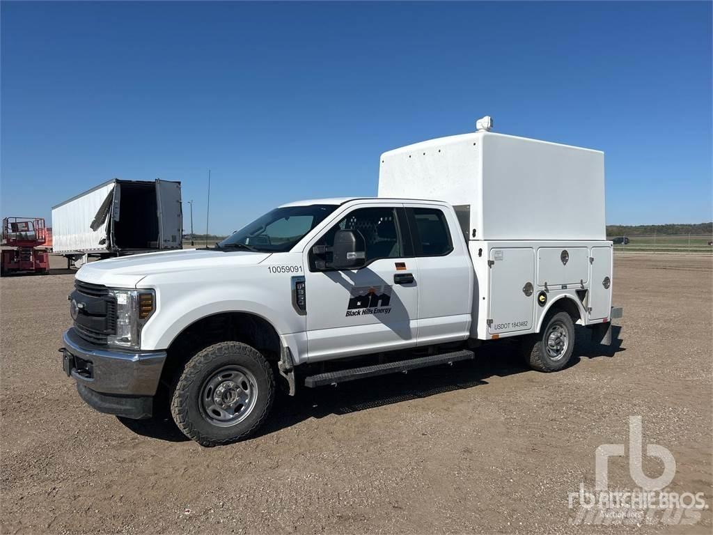 Ford F-350 Общински/универсални превозни средства
