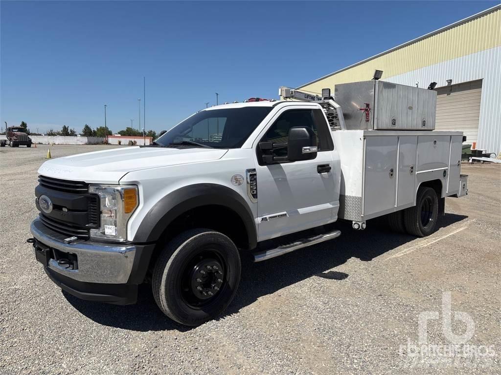 Ford F-550 Общински/универсални превозни средства

