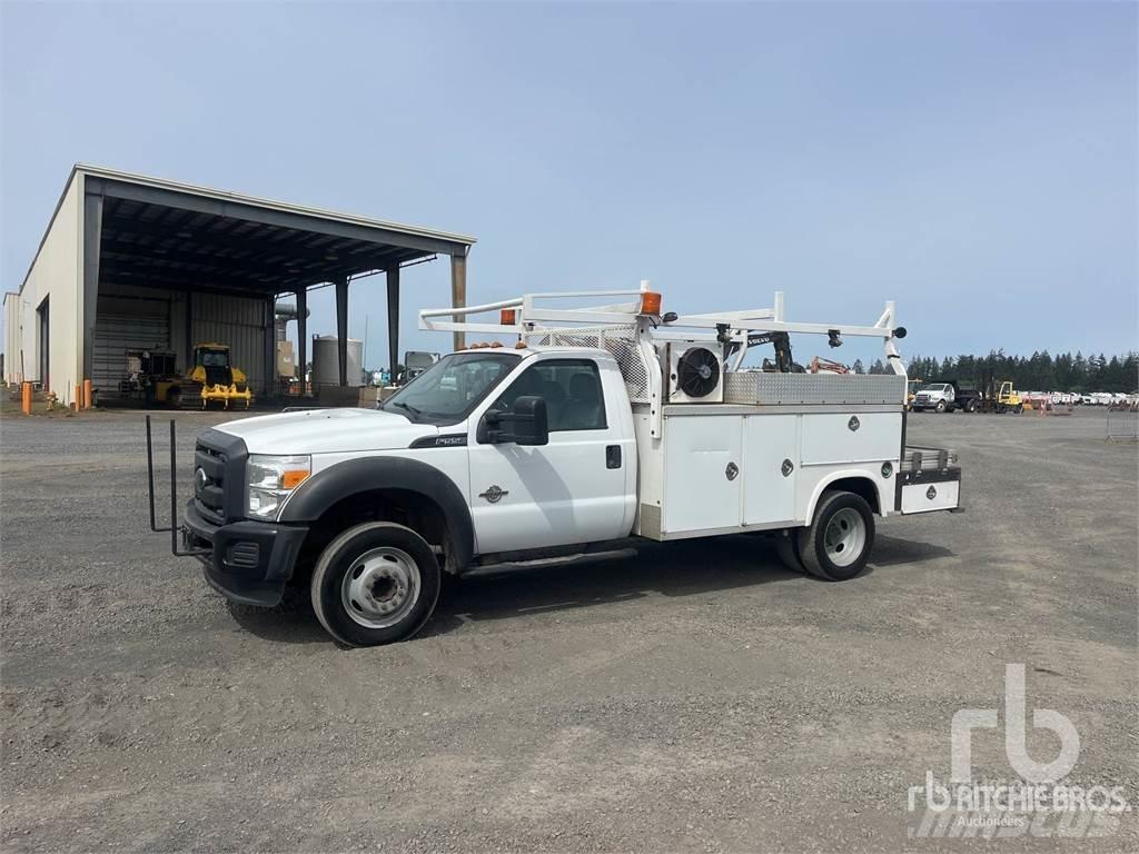 Ford F-550 Общински/универсални превозни средства
