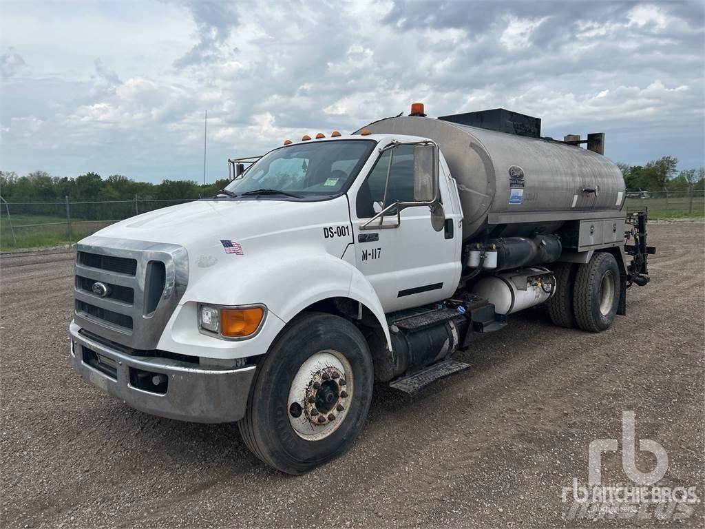 Ford F-750 Гудронатори