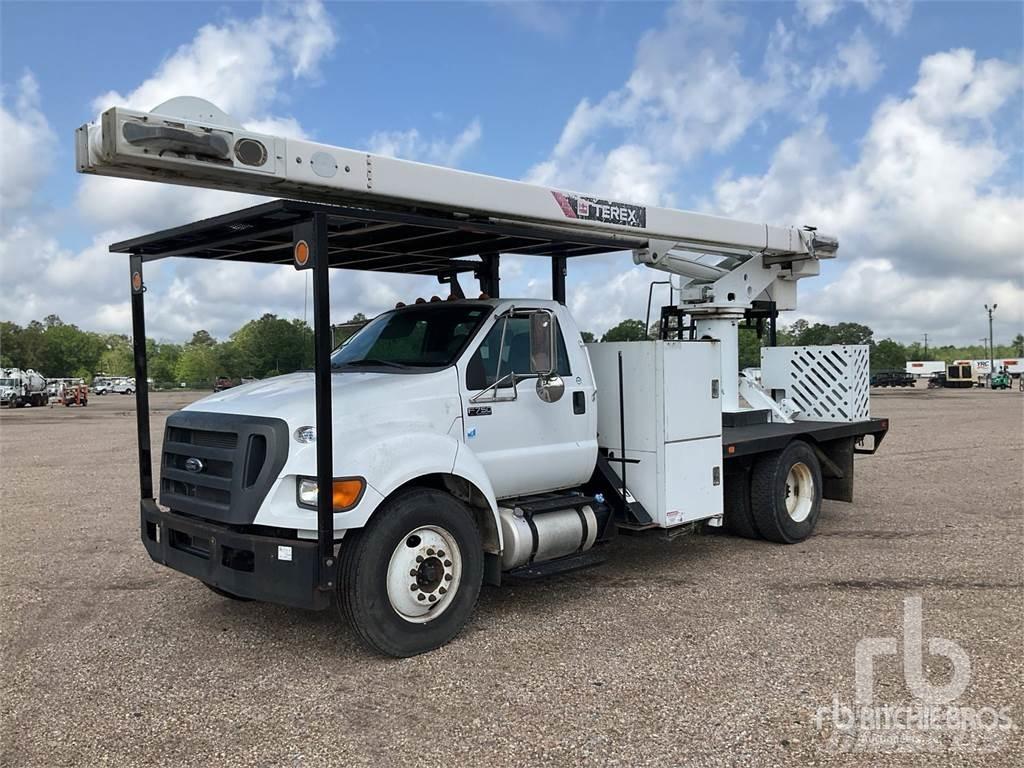 Ford F-750 Моторизирани платформи с ремарке