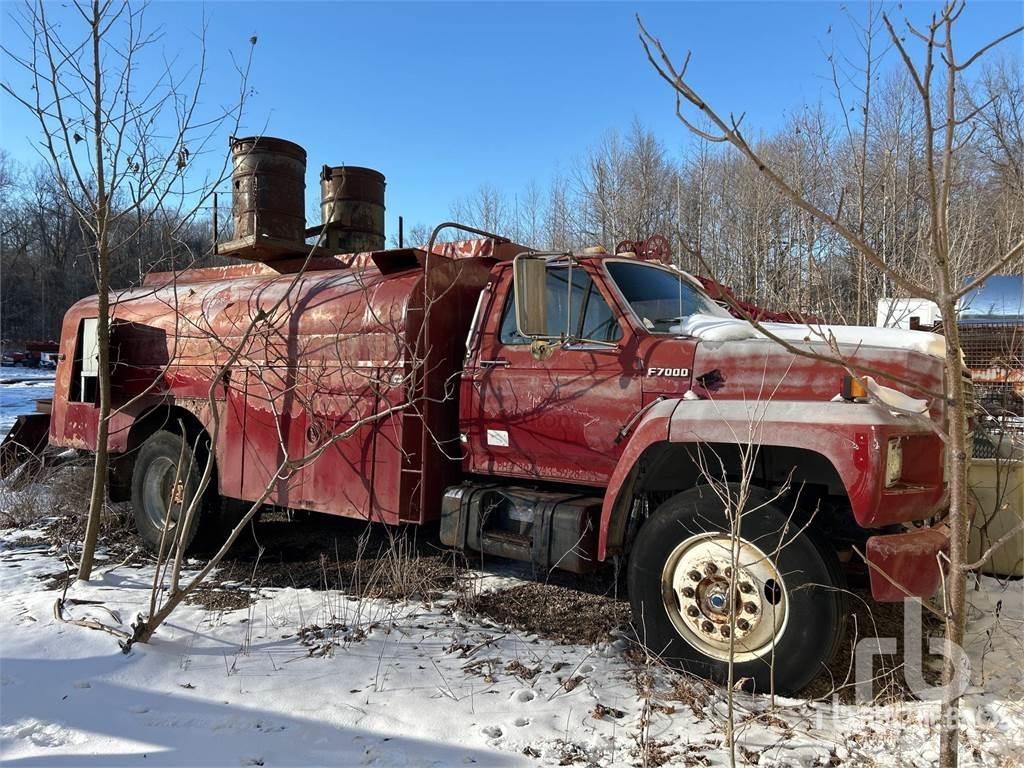 Ford F7000 Цистерна