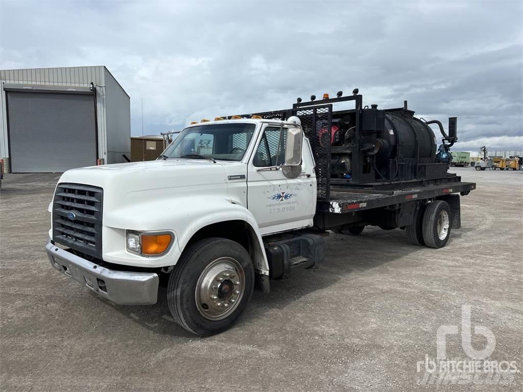 Ford F800 Гудронатори