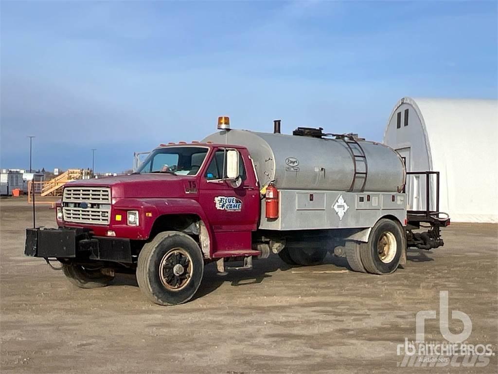 Ford F800 Гудронатори