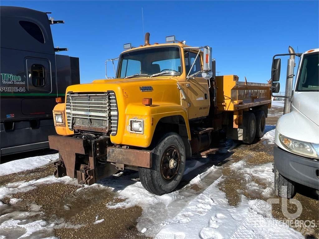 Ford L8000 Самосвал