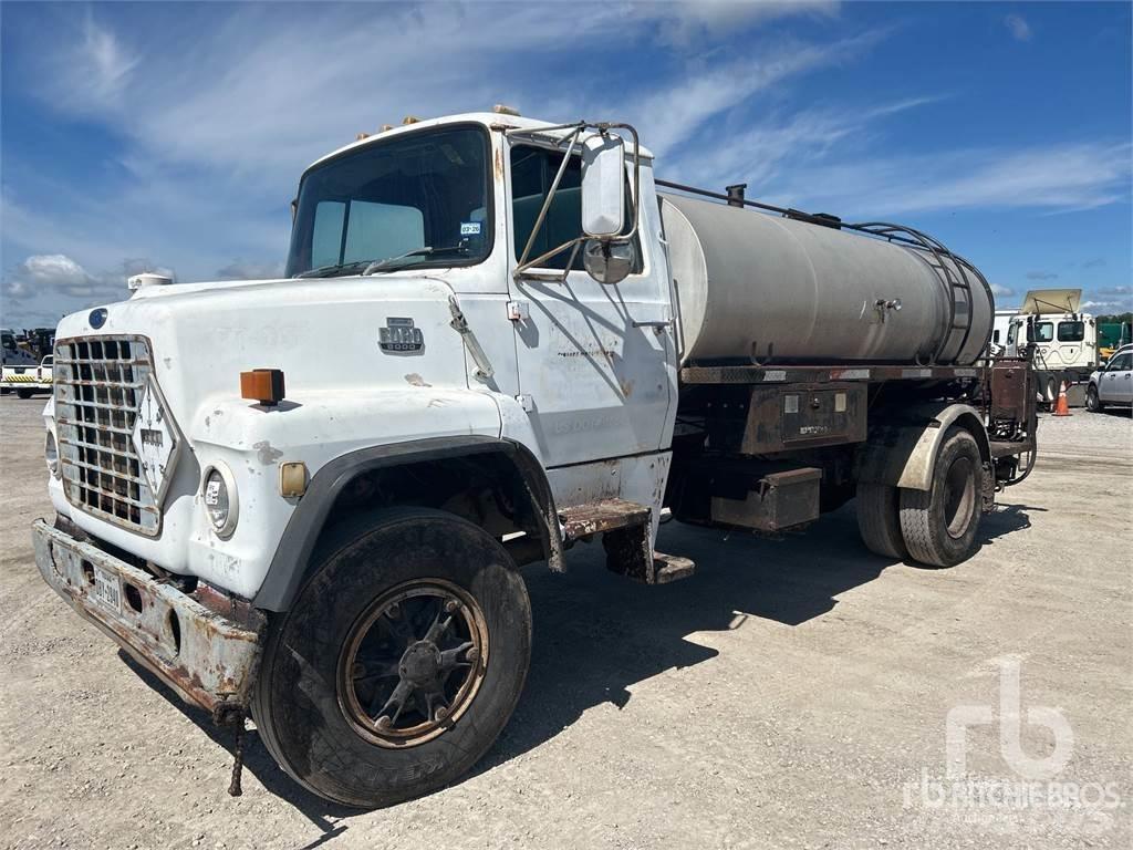 Ford LN8000 Гудронатори