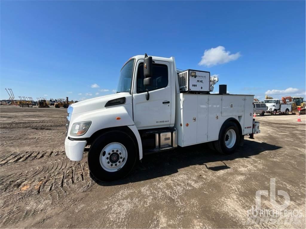 Hino 338 Общински/универсални превозни средства
