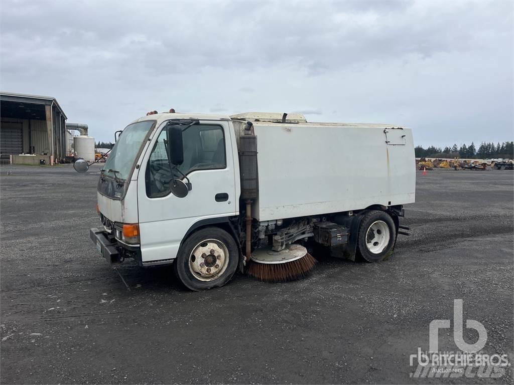 Isuzu NQR Камиони за почистване