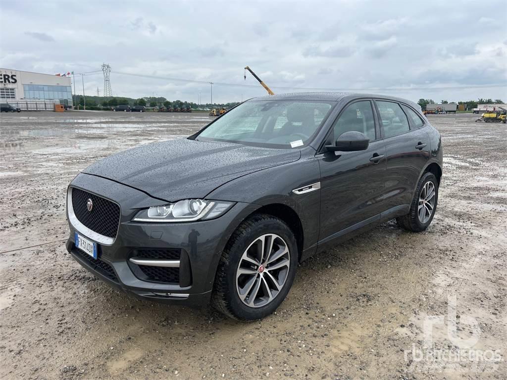 Jaguar F-PACE Пикапи