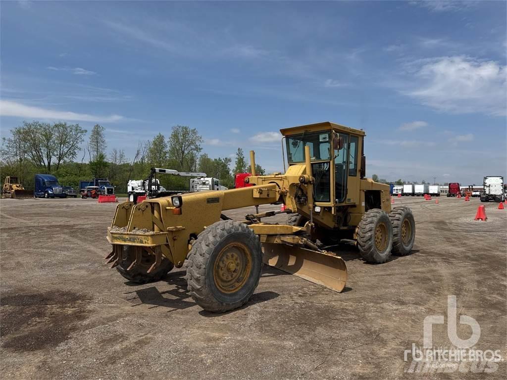 John Deere 570B Грейдери